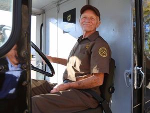 Keren, Jadi Sopir Selama 55 Tahun Kakek Ini Tak Pernah Kecelakaan