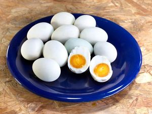 Ini Rahasia Kelezatan Telur Asin Brebes yang Gurih, Masir dan Berminyak Ini Rahasia Kelezatan Telur Asin Brebes yang Gurih, Masir dan Berminyak