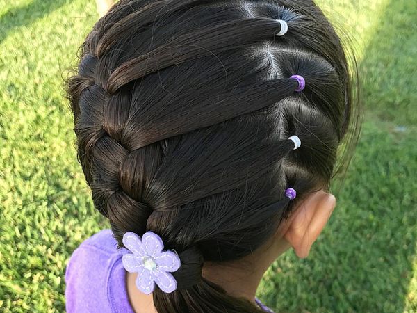 Cantiknya Gaya Kepang Rambut si Kecil yang Bisa Bunda Coba