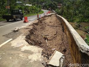 Awas, Separuh Jalan Nasional Trenggalek-Pacitan Amblas