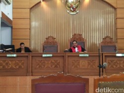 KPK Tak Hadir, Praperadilan AW-101 Ditunda 2 Pekan