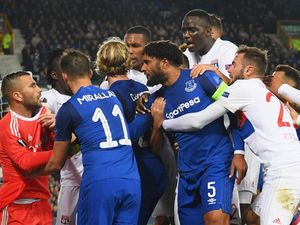 Ribut-Ribut Pemain Everton dan Lyon di Goodison Park