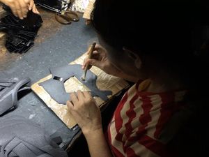 Nasib Pekerja Rumahan di Balik Brand Ternama