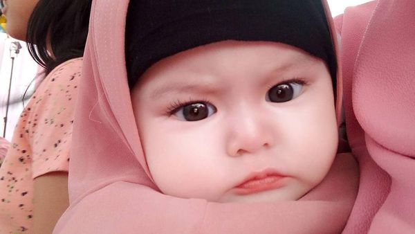 Foto: Gemas! Ini Naura Alaydrus, Bayi 1 Tahun yang Populer karena Berhijab