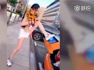 Jangan Asal Ikut-ikutan Menutup Bagasi Pakai Kaki Jika Tak Mau Seperti Ini