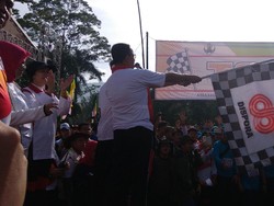 Anies-Sandi Buka Tea Walk Korpri DKI di Puncak