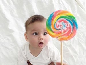 Ekspresi Kocak si Kecil Saat Mupeng Lihat Makanan