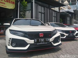 Honda Serahkan Civic Type R ke Tangan Konsumen