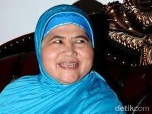 Abdel Ungkap Kondisi Mamah Dedeh Usai Positif Corona Abdel Ungkap Kondisi Mamah Dedeh Usai Positif Corona