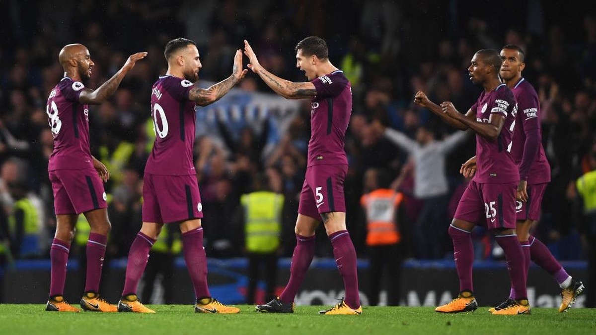 Duet John Stones dan Nicolas Otamendi sudah membuat Pep Guardiola terkesan (Foto: Mike Hewitt/Getty Images)