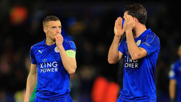 LEICESTER, ENGLAND - APRIL 18:  Jamie Vardy of Leicester City and Christian Fuchs of Leicester City are dejected after the UEFA Champions League Quarter Final second leg match between Leicester City and Club Atletico de Madrid at The King Power Stadium on April 18, 2017 in Leicester, United Kingdom.  (Photo by Richard Heathcote/Getty Images)