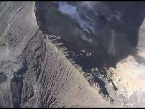 PVMBG Estimasi 18 Juta Meter Kubik Magma Tertahan di Gunung Agung PVMBG Estimasi 18 Juta Meter Kubik Magma Tertahan di Gunung Agung