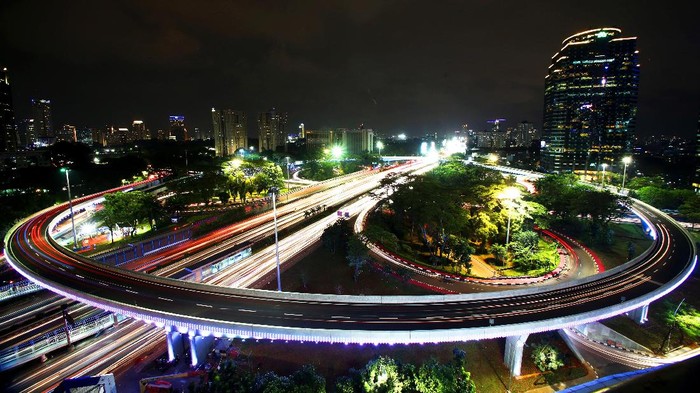 Mengindonesiakan Simpang Semanggi Mengindonesiakan Simpang Semanggi