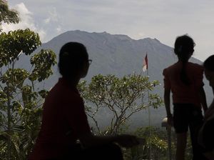 BNPB: Dampak Kerugian Ekonomi Akibat Gunung Agung Capai Rp 2 T