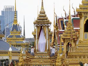 Melihat Latihan Prosesi Pemakaman Raja Thailand