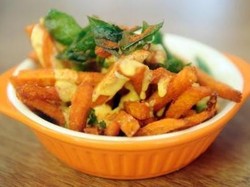 Punya Kentang Goreng? Buatkan Saja Saus Telur Asin yang Gurih Enak