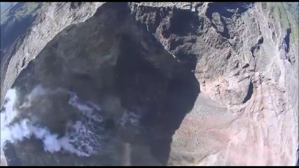 Foto: Dari Udara, Begini Penampakan Kawah Gunung Agung