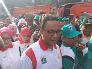 Akan Lebarkan Sungai, Anies: Tak Semua Harus Pindah