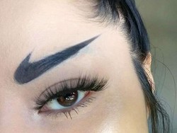 Tren Alis Makin Aneh, Kini Viral Alis Ala Logo Nike