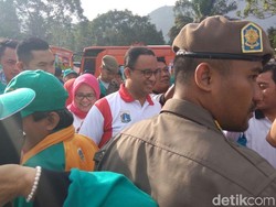 Sejak 5 Tahun Lalu, Baru Anies-Sandi yang Hadiri Tea Walk Korpri DKI