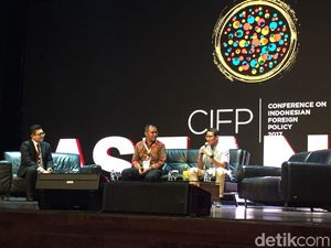Sandiaga Kantongi Diskresi Anies untuk Ngantor Pakai Sepatu Lari