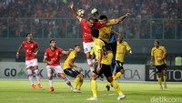 Tak lama kemudian peluit akhir dibunyikan, Persija menang 2-0.