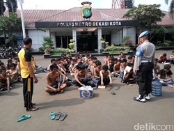 101 Remaja Ditangkap saat Hendak Tawuran di Bekasi, 4 Celurit Disita
