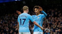 Soal assist, para pemain Manchester City menguasai puncak daftar ini. Kevin De Bruyne, David Silva, dan Leroy Sane sama-sama menyumbang assist paling banyak sejauh ini dengan jumlah delapan. Foto: Phil Noble/Reuters