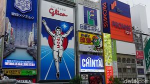 Foto: Berpose ala Ikonnya Dotonbori, Osaka