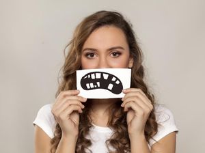 Cari Tahu Kemungkinan Penyebabnya Gigi Goyang