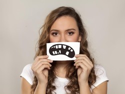 Cari Tahu Kemungkinan Penyebabnya Gigi Goyang