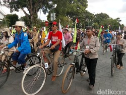 Ribuan Sepeda Kuno Pawai Keliling Yogyakarta