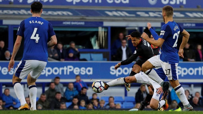 Arsenal Hantam Everton 5-2