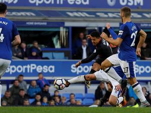 Tekad Pemilik Arsenal Pertahankan Sanchez dan Oezil