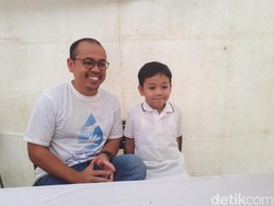 Cara Sogi Indra Dhuaja Ajarkan Cuci Tangan pada Anak