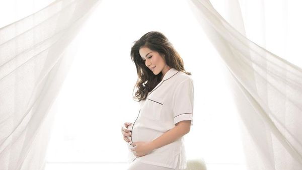 Sexy in Piama, Olla Ramlan Pamer Foto Maternity