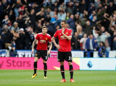 Setan Merah Tumbang di Huddersfield