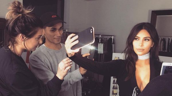 Happy Birthday Kim Kardashian! Lihat Lagi Foto Selfie Seksinya