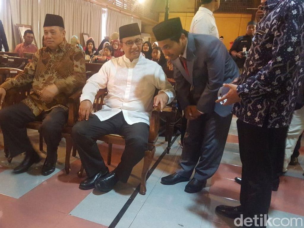 Anies dan Menristek Hadiri Acara Santri of The Year Anies dan Menristek Hadiri Acara Santri of The Year