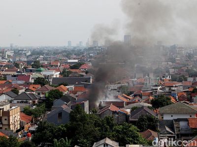 Foto-foto Kebakaran di Permukiman Padat Mampang