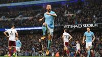 Nicolas Otamendi (bek tengah), Manchester City. Empat sapuan dan dua tekel, plus satu gol, dicatatkan Otamendi saat City melibas Burnley 3-0 untuk menjadi satu-satunya tim Premier League yang belum kalah awal musim ini. (Foto: Shaun Botterill/Getty Images)