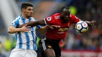 Datang ke markas Huddersfield, MU di atas kertas jelas diunggulkan. Setan Merah tak terkalahkan di delapan pertandingan pertama dan Romelu Lukaku sedang tajam-tajamnya, mencetak tujuh gol di periode tersebut. (Foto: Andrew Yates / Reuters)
