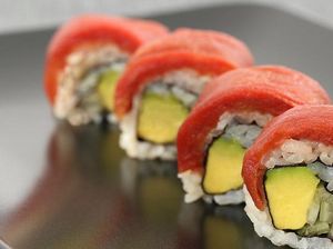 Supermarket Ini Bikin Tuna Sushi untuk Vegetarian dengan Bahan Tomat! Supermarket Ini Bikin Tuna Sushi untuk Vegetarian dengan Bahan Tomat!