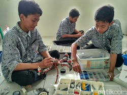 Keren! Santri di Ponpes Serang Ini Pintar Bikin Robot