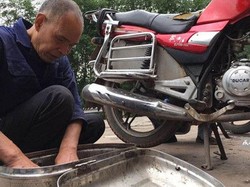 Cuci Mesin Motor Sendiri di Rumah, Ikuti Tips Ini