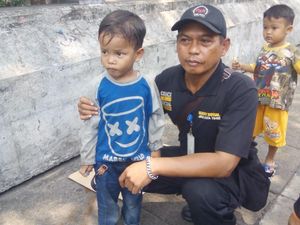Tega! Seorang Ayah Tinggalkan Anak 5 Tahun di Pasar Rebo Jakarta