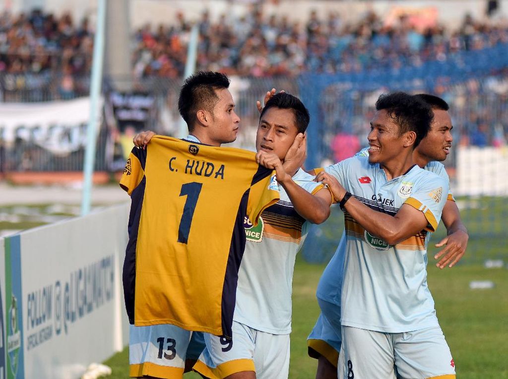 Persela Kalahkan Persib, Gol Samsul Arif untuk Almarhum Choirul Huda Persela Kalahkan Persib, Gol Samsul Arif untuk Almarhum Choirul Huda