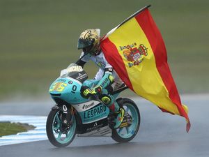 Kemenangan di Phillip Island Antarkan Joan Mir Jadi Juara Dunia Moto3
