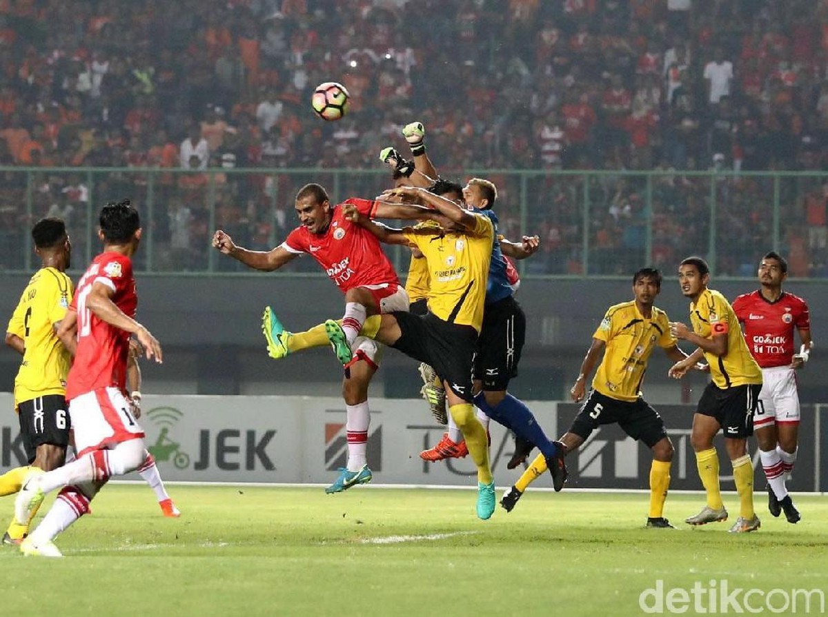 Persija Jakarta saat melawan Semen Padang (Foto: Grandyos Zafna/detikcom)