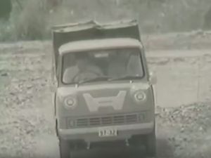 Mengenal Mobil Pertama Honda, Pikap Mesin Kecil Torsi 9.000 rpm